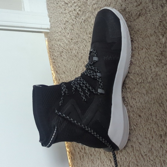 Under Armour UA Highlight Volleyball Sneaker Shoes Black 3021376 001 Women's - Picture 3 of 4